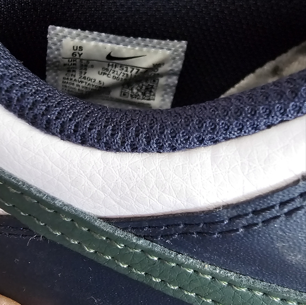 Nike Dunk Low Sneakers - Picture 4 of 4